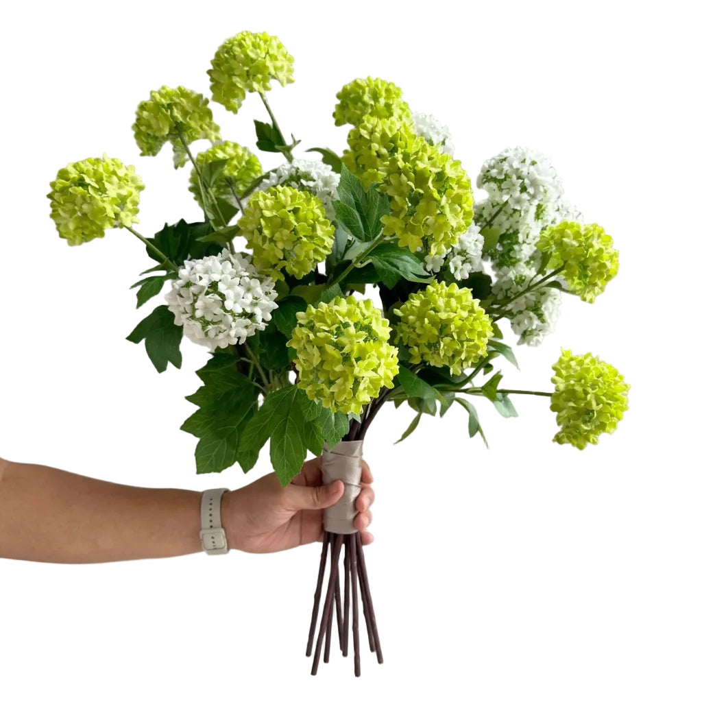 Artificial hydrangea snowball bouquet made of silk for home decoration and photography props